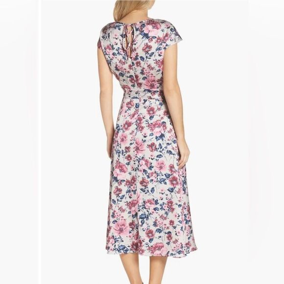 Gal Meets Glam Julia Seersucker Floral Midi Dress - Picture 2 of 7